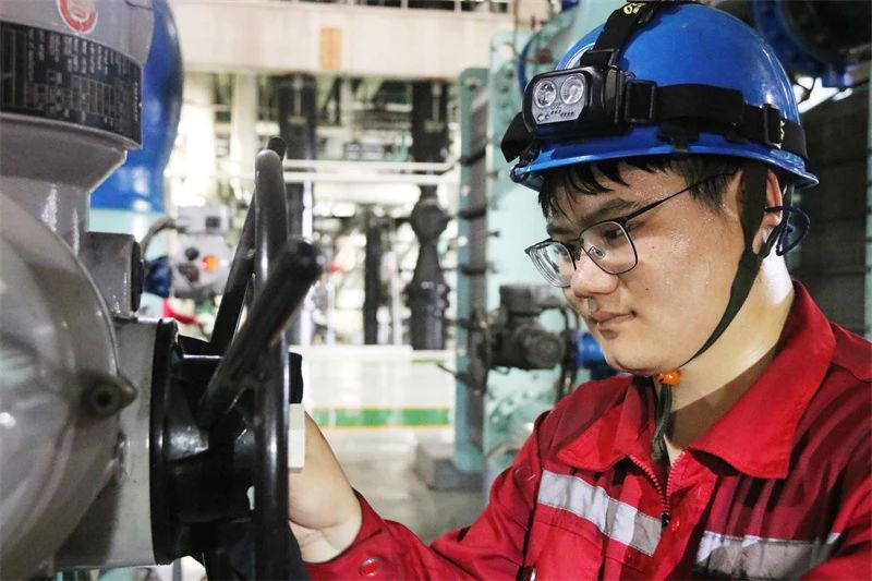 迎峰度夏|國泰、沙河公司戰(zhàn)高溫“硬核”保電